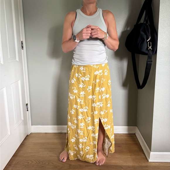 Billabong Floral Smocked Skirt - Picture 2 of 11